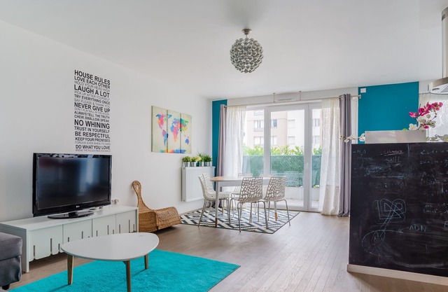 Large 2br with parking and terrace in Nanterre nearby La Défense - Welkeys