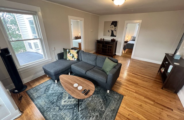 Large 2nd floor of duplex in town center