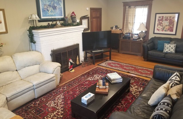 Large 7 bedroom Colonial with in-law suite near Rowan Universityn