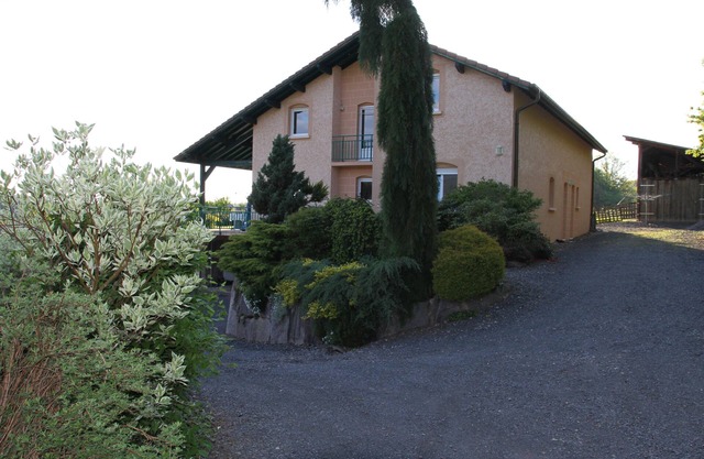 LARGE APARTMENT IN QUIET IN THE COUNTRYSIDE