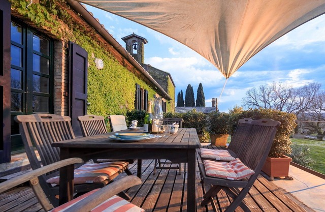 LARGE apartment/app/country house with park: REST + pool + sauna + gym + roof terrace + barbecue + animals