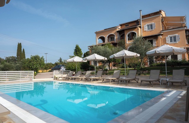Large apartment with shared swimming pool and garden