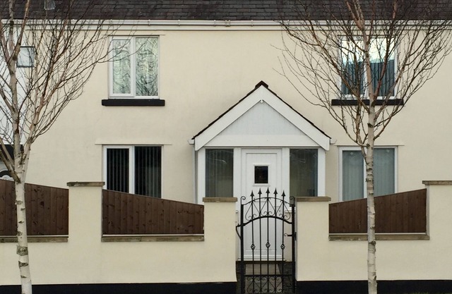 Large cottage modernised with Log burner, sleeps 3, close to motorway networks