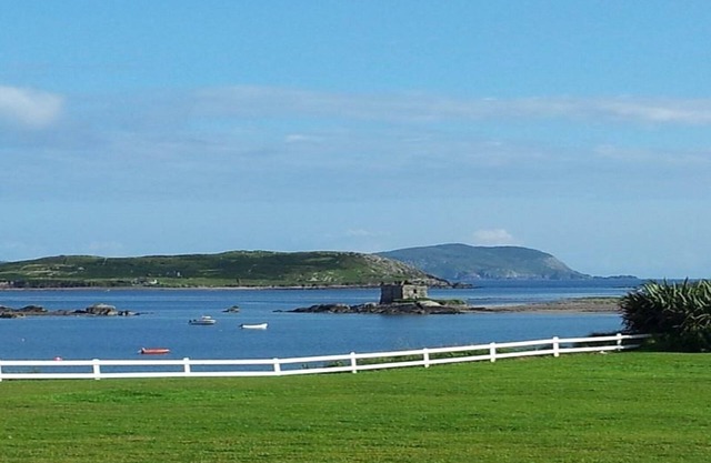 Large family friendly cottage, great wifi, 500 meters from beach, bar & resto!