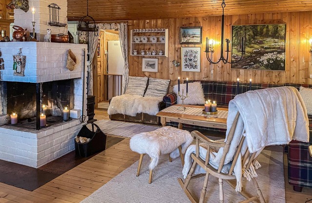 Large, family-friendly wooden house with wood-burning stove, located close to charming nature.