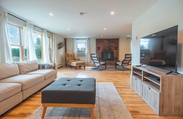 Large Family Friendly Home - Minutes from Stowe & Smuggs