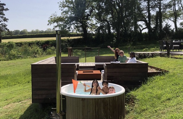 Large family property with stunning views (Jacuzzi & fire pit)