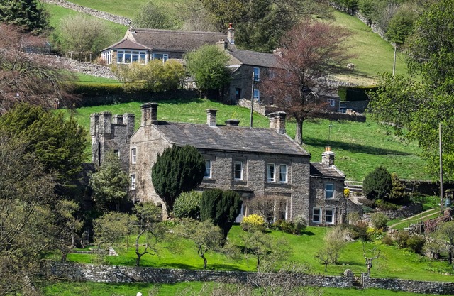 Large Georgian Country House, in rural location with great pubs and walks