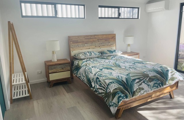 Large Granny Flat/Studio with Bathroom and Kitchenette
