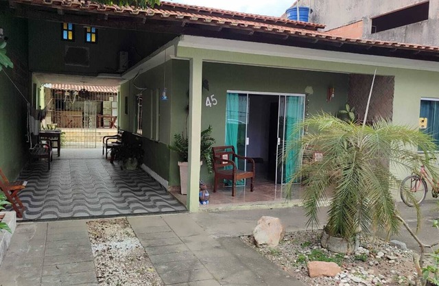Large house in the center of Araruama with swimming pool - perfect for groups and families!