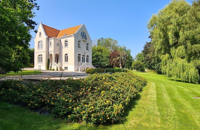 LARGE HOUSE ON THE OPAL COAST CLOSE TO BEACHES FOR UP TO 15 PEOPLE