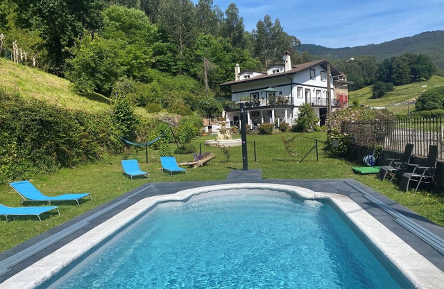 Large house with private pool in stunning rural location - 4km to the beaches