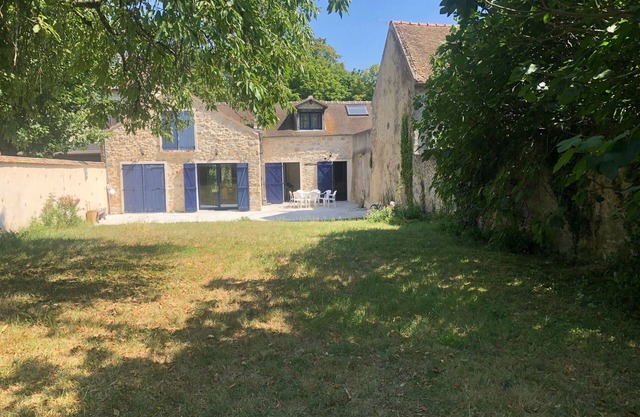 Large independent house in the village center with large garden.