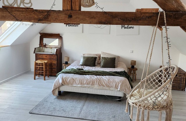 Large loft-style gite with master suite, close to the châteaux and Beauval