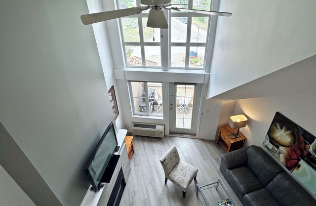 Large Lofted Condo Perfect For Families! (316)