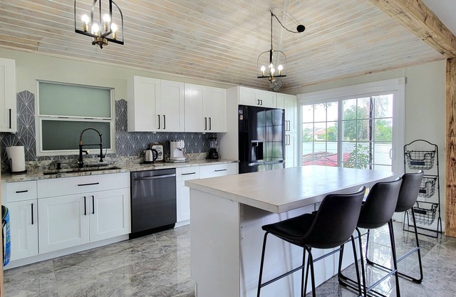 Large Paradise home in Poinciana with fitness room
