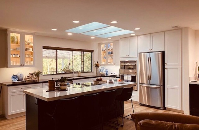 Large Relaxing Property With Pool - Hot Tub and 2 Living Areas