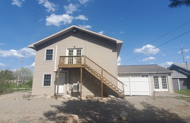 Large studio apartment in charming Elk Rapids.