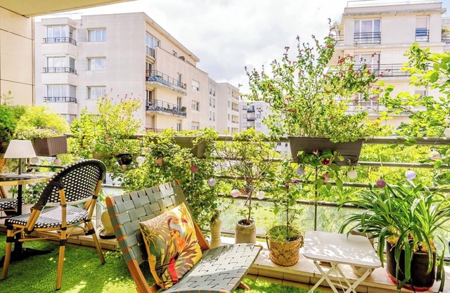 Large Two-bedroom Flat to Rent in Paris,100m From Beautiful Buttes Chaumont Parc