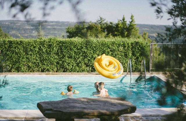 Large vacation home for 8 people with pool and stunning views!