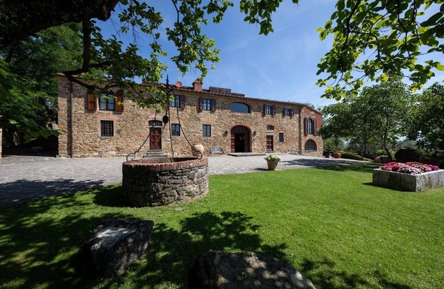 Large villa for 14 to rent near Florence