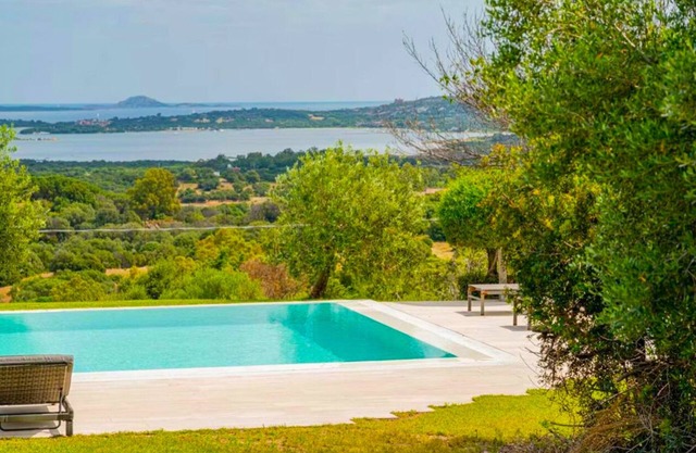 Large villa with private pool, surrounded by greenery, sea view - Costa Smeralda