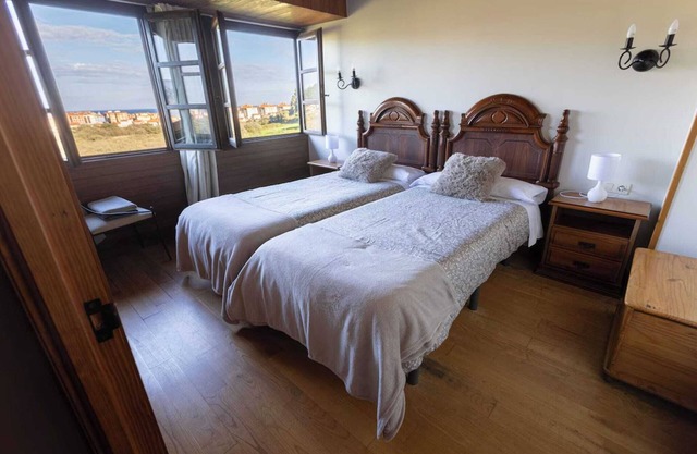 Las Mimosas apartment with sea and estuary views
