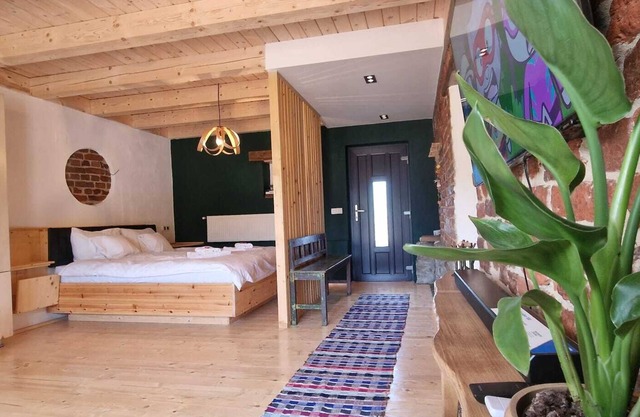 LaShura-Travel in Apuseni, Soothing farmhouse with WiFi in charming Dupăpiatră