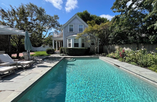 Last Minute Labor Day Reduced Rate! Edgartown Luxury 6 BRnHeated Pool Hot Tub!