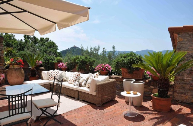 LAST MINUTE OFFER! Jacuzzi pool, Sauna, A/C, WiFi, close beaches & 5 Terre