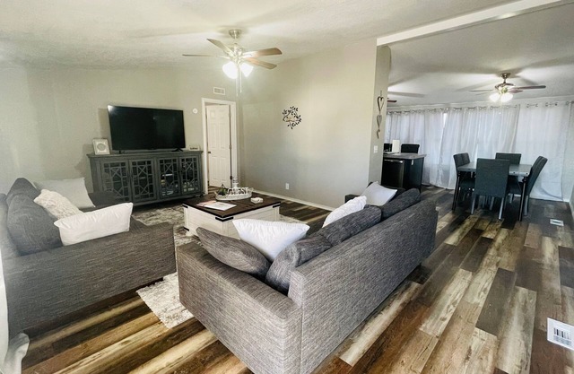 "Lazy Days" less than 10 minutes from Lake Texoma and Choctaw Casino