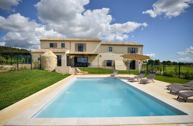 Le Baranier, closed private pool, Provence, Ardèche, 30km Uzes and Avignon