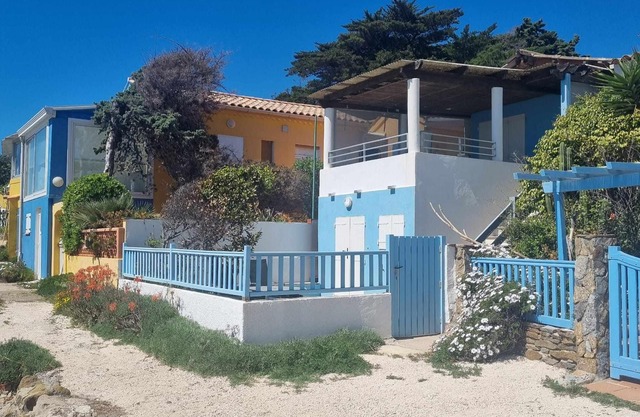 LE CABANON FOR 4 PEOPLE - CARQUEIRANNE
