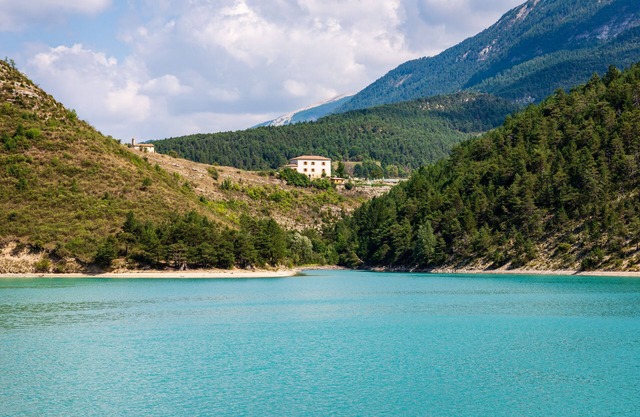 Le Château de Méouilles, un Lieu Haut de Gamme où Séjourner en Toutes Saisons