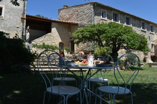 Le Domaine de Piedmoure, Gîtes et chambres, piscine, terrasses privatives