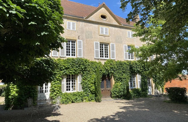 Le Domaine du Martray - Typical southern Burgundy family home