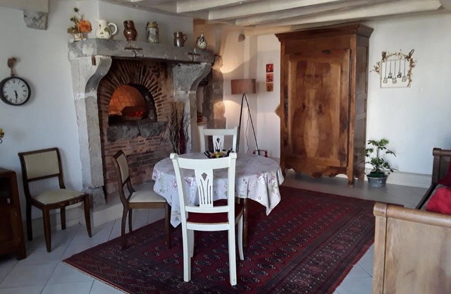 Le four à pain-Duplex-Ensuite with Bath-Comfort-Garden view