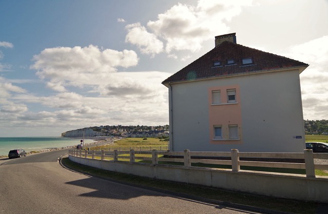 Le Galet Bleu, a 4-star apartment by the sea