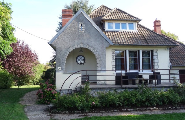 Le Mas: house facing the Loire in a fenced garden in Muides-sur-Loire