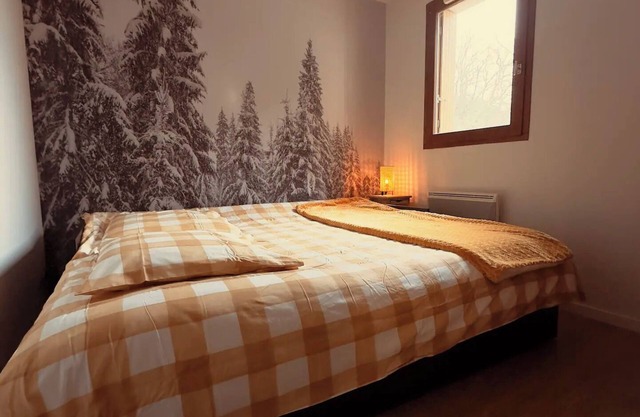 Le nid de Beauregard: One-bedroom apartment with terrace and forest view.