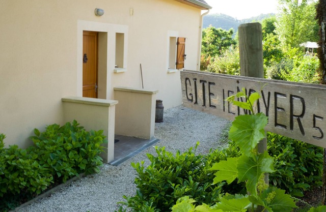Le Noyer: Luxury and quiet gite with use of large swimming pool.