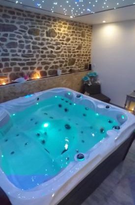 Le Ptit Spa de L'Abbaye Suite love et Spa privé