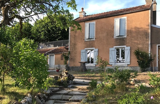 Le Verger Grimaldin - Character cottage 4 kms from Noyers-sur-Serein.