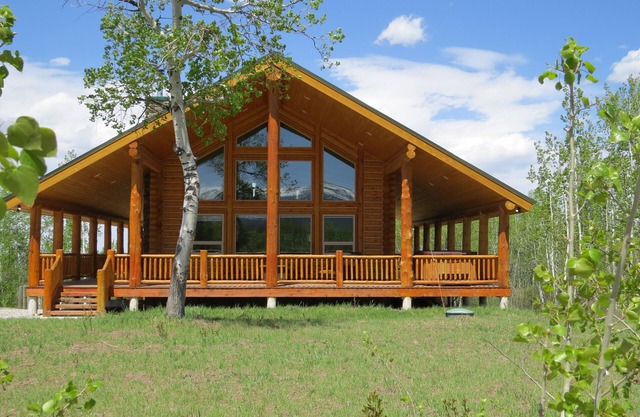 Leigh Creek Log Home With Hot Tub, Great Deck, Access to Yellowstone and Teton