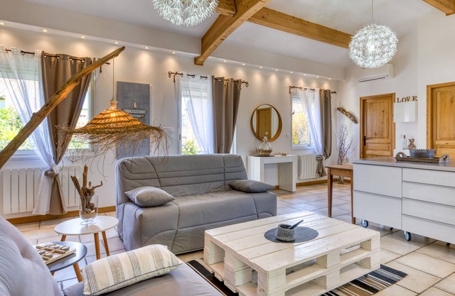 'Les bois flottés' with Private Terrace, Wi-Fi and Air Conditioning