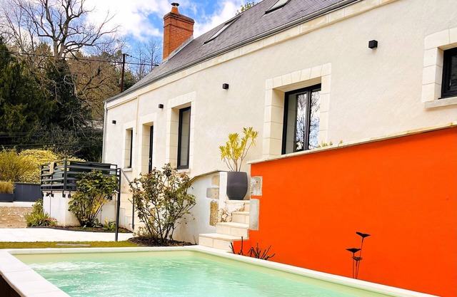 Les Javelles, house with swimming pool
