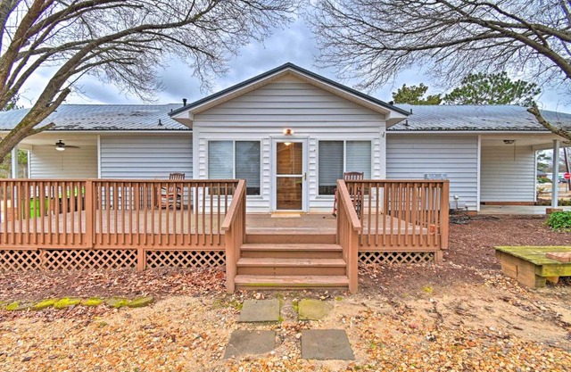 Less Than 1 Mi to Downtown Lillington Home with Deck