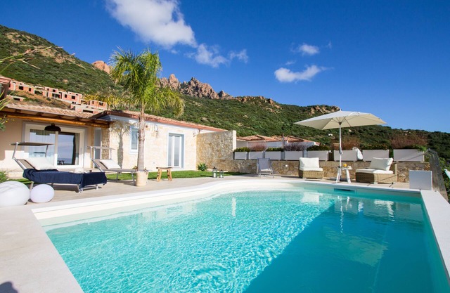 Levante - Magnificent villa with swimming pool and panoramic view of the bay of Foxi Manna