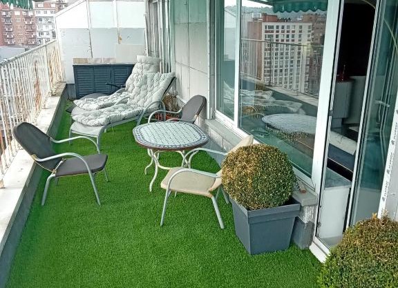 Liège centre Médiacité appartement possible parking terrasse immense 8ème pour 2 personnes