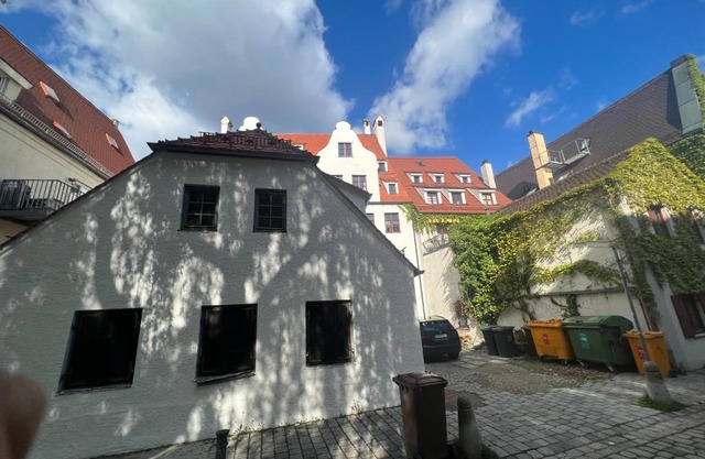 LIBORIA I Als Gruppe im Denkmal Augsburgs